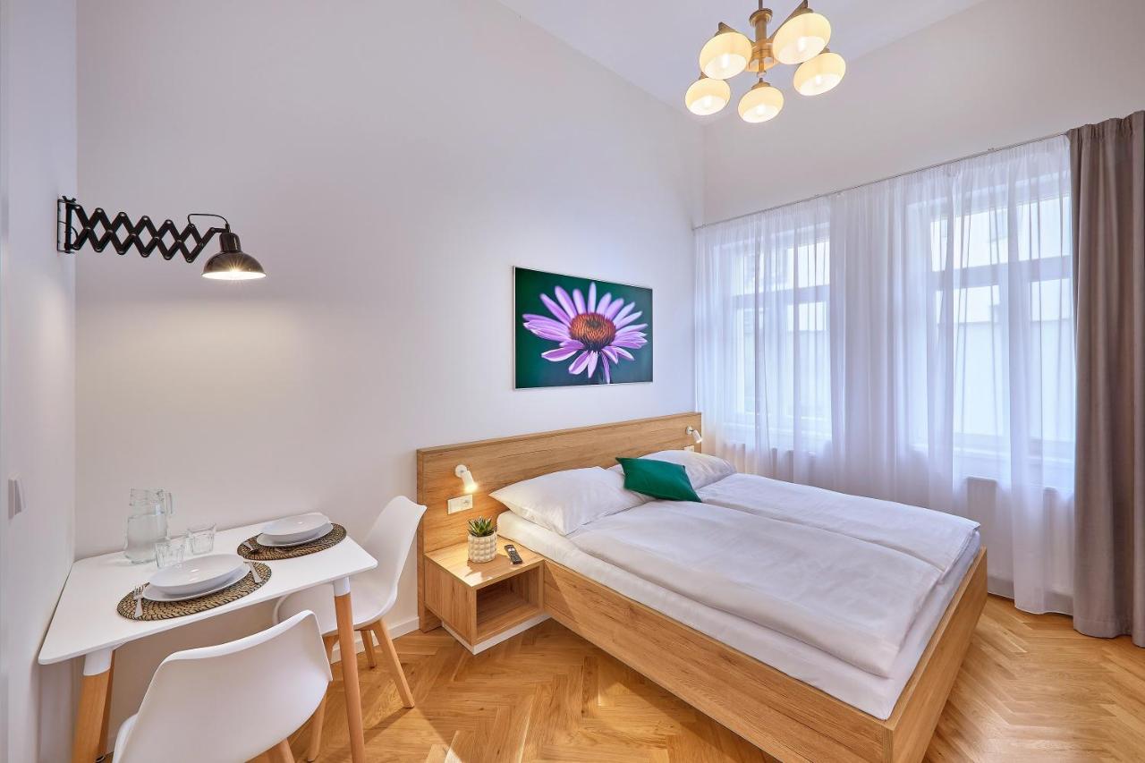 Downtown Suites Rubesova Prague Ngoại thất bức ảnh